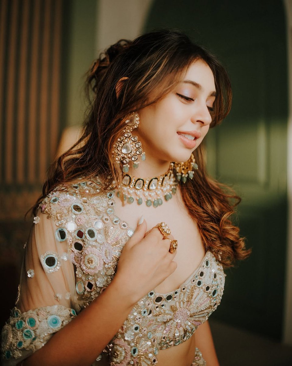 LifeOfMeena's tweet image. The beautiful smiley Queen 👑 GOOD EVENING FRIENDS 💕 
#nititalor #nititaylor