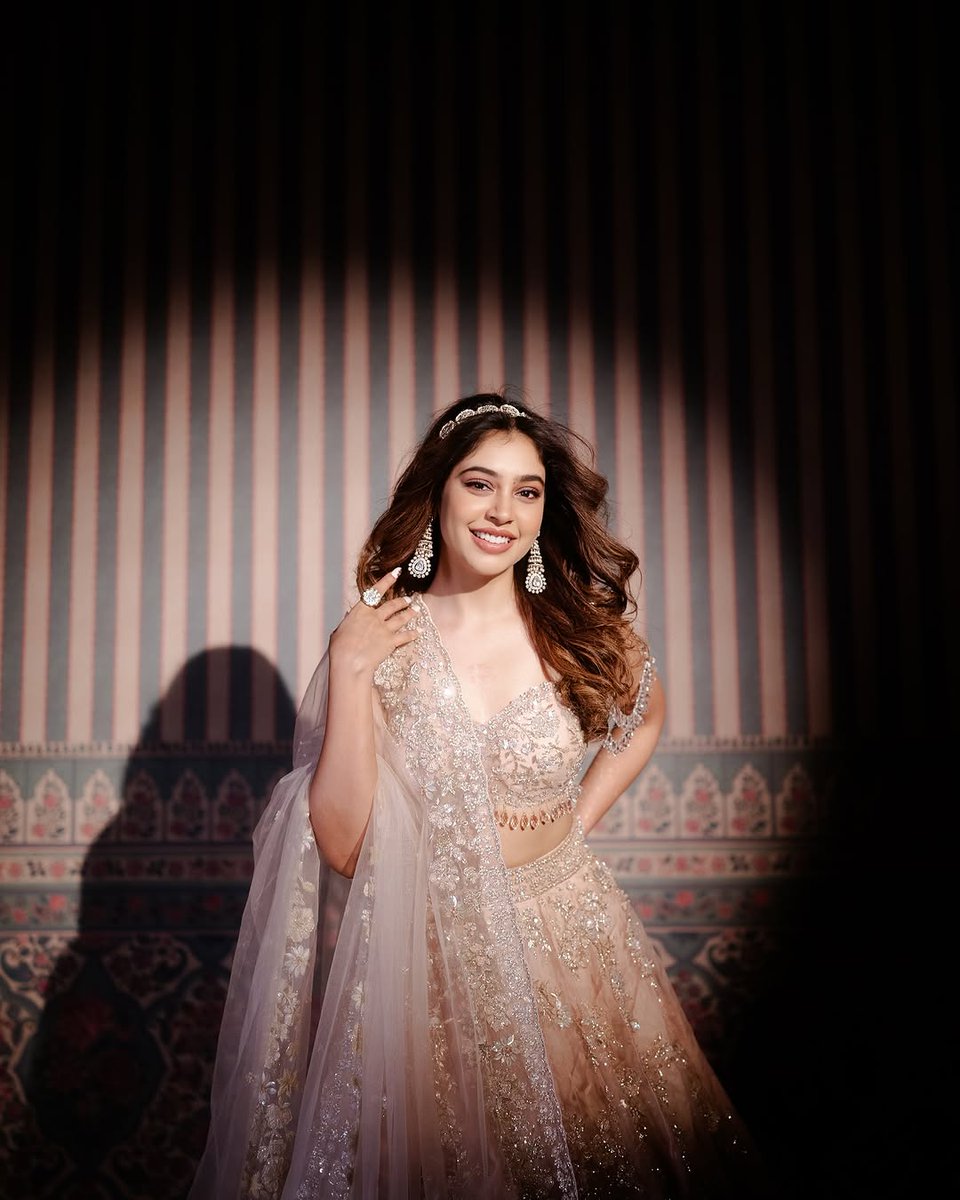 LifeOfMeena's tweet image. The beautiful smiley Queen 👑 GOOD EVENING FRIENDS 💕 
#nititalor #nititaylor