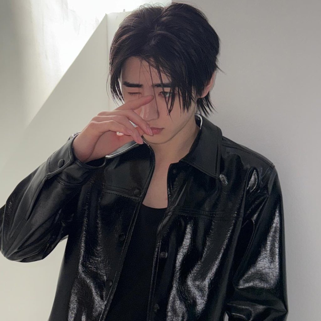 nics 𝜗𝜚 tweet media