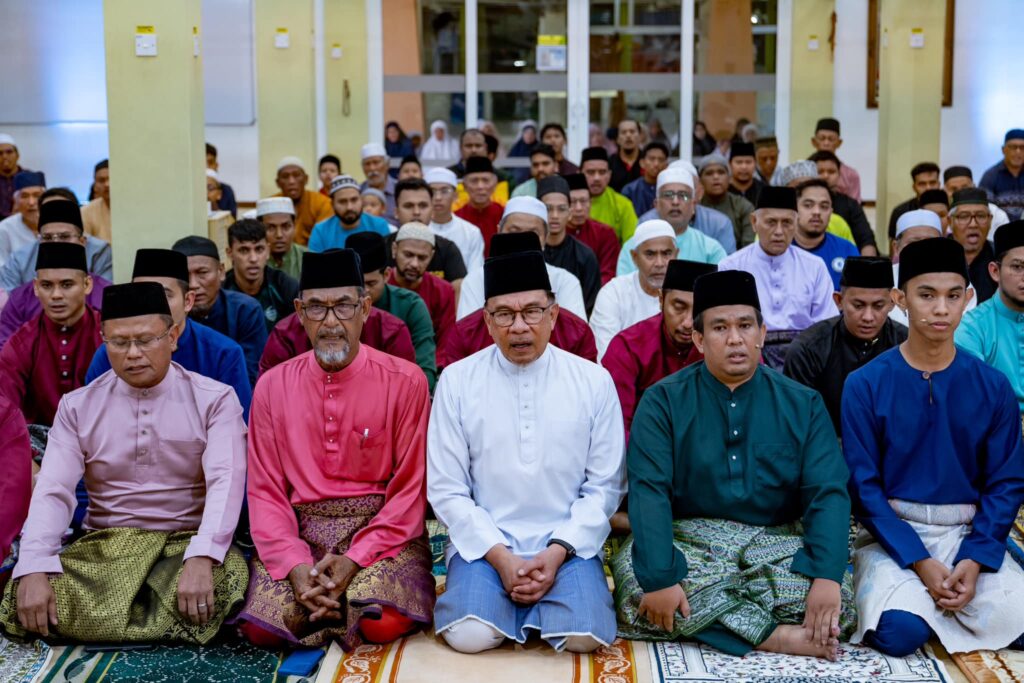 "Takbir Raya Sebenarnya Datang Dari Mana?"

Pernah tak kita terfikir, dari mana sebenarnya datangnya takbir raya ini? 

Adakah ia memang khusus untuk menyambut hari raya atau ada kisah besar di sebaliknya?

Kita kena ingat balik pasal Perang Khandaq.