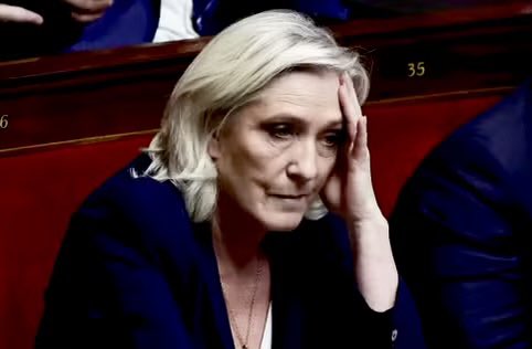 Je suis très heureux, mais alors vraiment TRÈS TRÈS heureux, d’avoir été l’eurodéputé auteur de la règle de lutte contre le détournement d’argent public… qui vient de faire chuter la firme Le Pen (et enrager ses soutiens du Kremlin).
🇪🇺🤪
#LePen
#MainsSalesEtTêteBasse