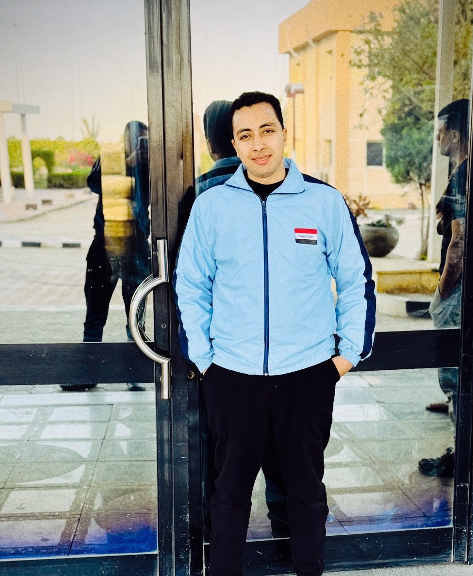 إظهار الفرحة في العيد عبادة، حتى وإن كانت الهموم تتساقط من روحك.. 

﴿ذلِكَ وَمَن يُعَظِّم شَعائِرَ اللَّهِ فَإِنَّها مِن تَقوَى القُلوبِ﴾.

وقال الحافظ ابن حجر -رحمه الله-: 

«إظهار السرور في الأعياد من شِعَار الدين».
بنعيد عليكم من مستشفي العسكري ببني سويف🙏✨