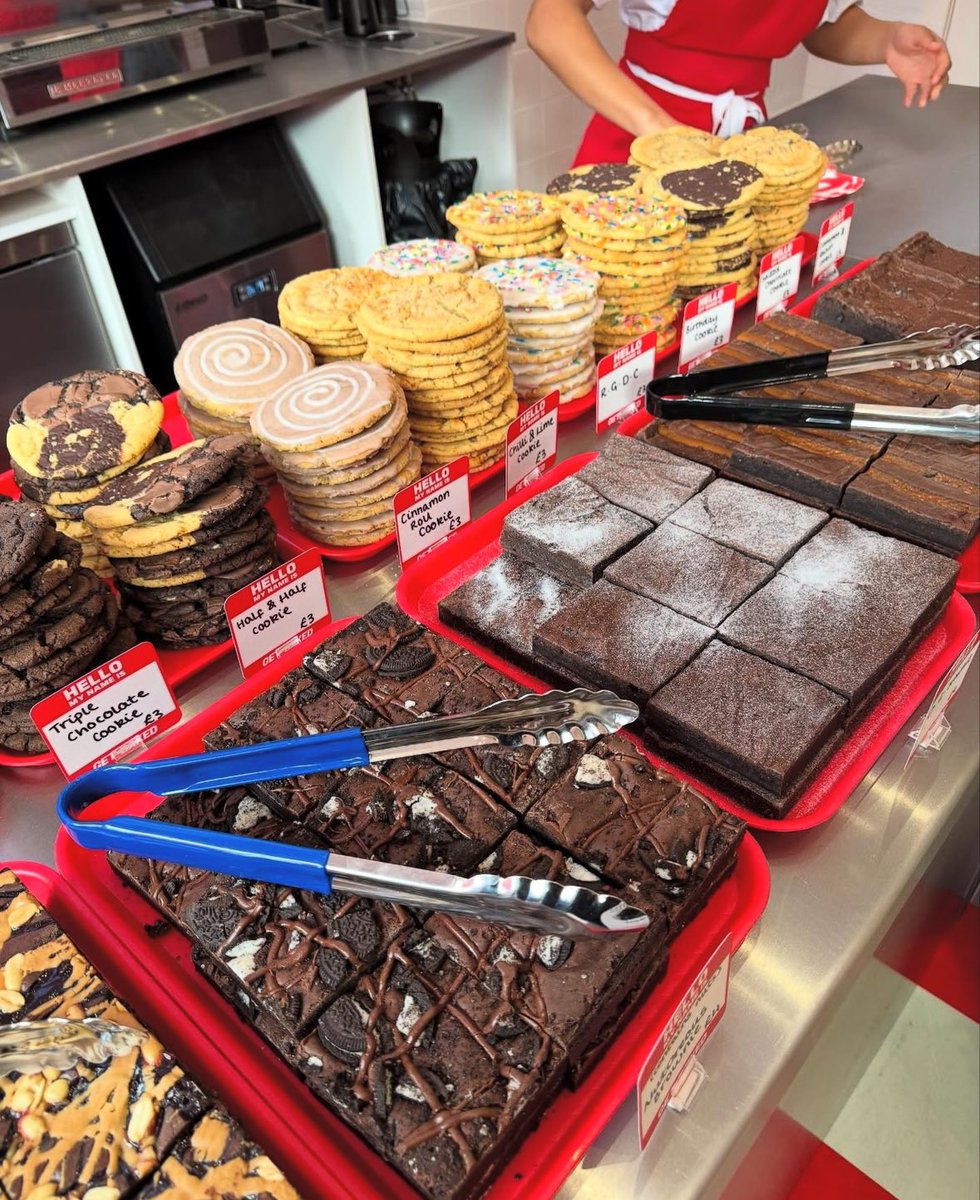 Hey new neighbour! 👋 It’s great to see new businesses opening in Stevenson Square. 🍰 Find delicious baked goods with Get Baked in Northern Quarter. 

📸 <a href="/NQManchester/">Northern Quarter MCR</a> <a href="/ProperMCR/">Proper Manchester</a>