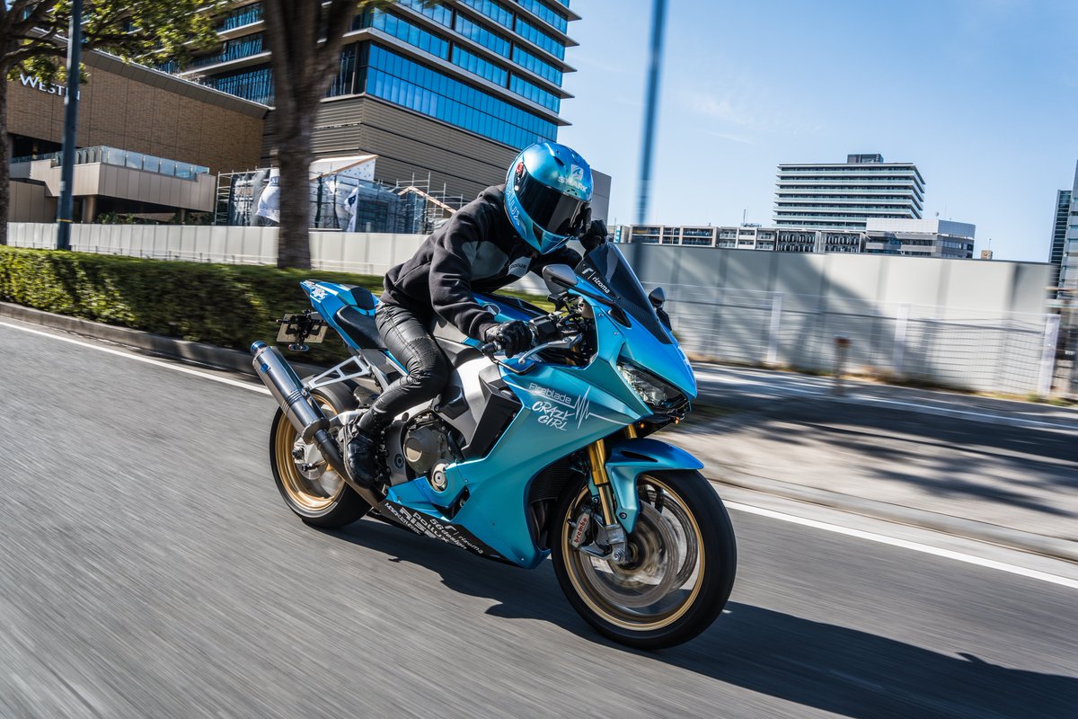 週末4ヶ月ぶりにバイク乗る予定なんだけど乗れるかな🙄🙄🙄
エンジンは余裕でかかるけど乗る人が心配←