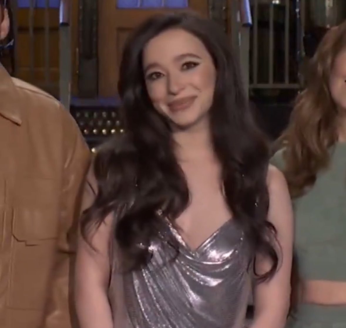 updatecharts's tweet image. SOCORRO! Mikey Madison no SNL: “Sinto que andar a cavalo meio que me preparou para fazer ‘Anora’. Mas, em vez de montar em cavalos, eu estava montado em um twink russo.”