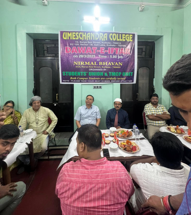 TheRealVivekG's tweet image. A beautiful Dawat-e-Iftar organized by City College Mirzapur &amp;amp; Umesh Chandra College, bringing the community together in the spirit of unity and fasting. 
#DawatEIftar #CommunityTogetherness #Ramadan2025