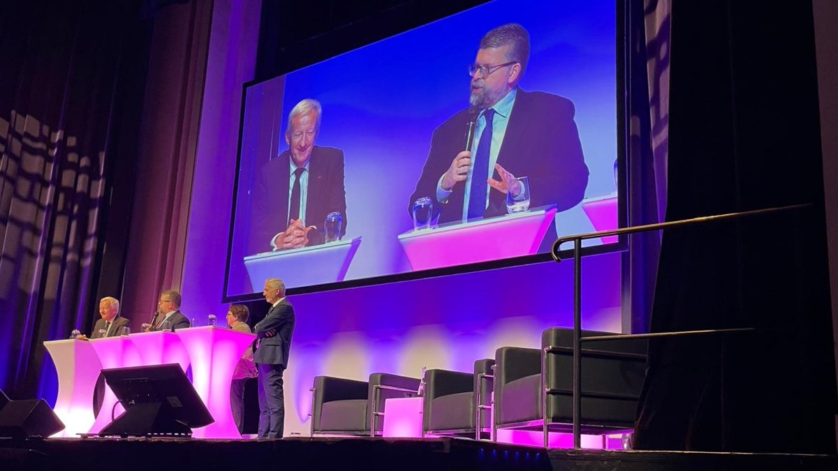 unccas's tweet image. #Habitat2025 - @luccarvounas a rappelé le rôle essentiel des #CCAS et du bloc communal dans l’aménagement de villes adaptées aux aînés, à l’occasion des Assises nationales de l’habitat pour séniors.
@LucBroussy.