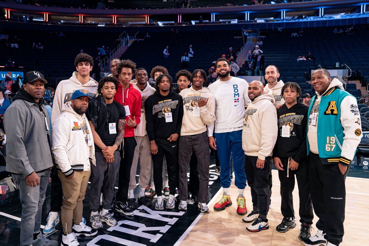 TheNBPA's tweet image. 2025 @TheThroneHoops champions celebrated at MSG last night 🙌 shoutout to the @nyknicks and @Chase  for making the experience possible.