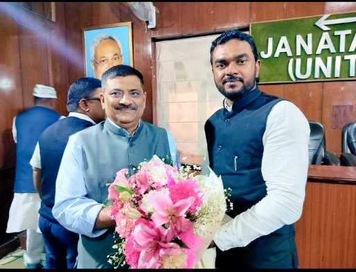 gaurishankarjdu's tweet image. पार्टी के कार्यकारी राष्ट्रीय अध्यक्ष राज्यसभा में नेता आदरणीय सांसद
 श्री @SanjayJhaBihar जी को जन्मदिन की हार्दिक बधाई एवं शुभकामनाएँ ।
ईश्वर से आपके स्वस्थ एवं दीर्घायु जीवन की कामना करता हूँ ।🎂💐🎉🙏
#JDU #SanjayKumarJha #HappyBirthday @NitishKumar @Jduonline @JdudelhiHQ