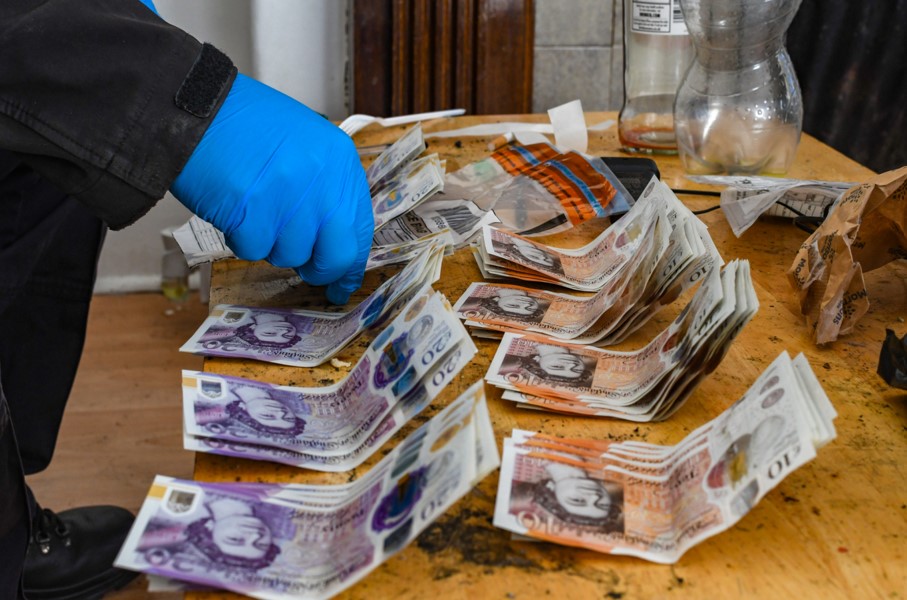NE_ROCU's tweet photo. 📬 Please remain vigilant after 3 suspected parcel fraudsters have been arrested after victims lose almost £20k.

Recently #NEROCU officers have arrested three men across in #Newcastle and #Durham believed to be linked to postal fraud.

👀Full story: https://t.co/vMRIIgysdv https://t.co/TTv6WwPPpQ
