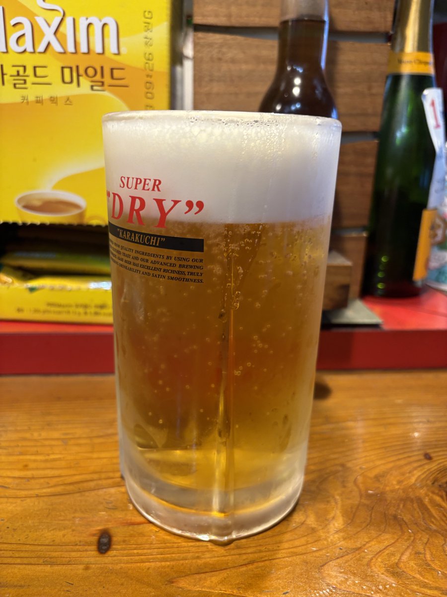 tmjtk3's tweet image. メガジョッキで誕生祝いしてもらった🍺

#誕生日 #ビール #メガジョッキ