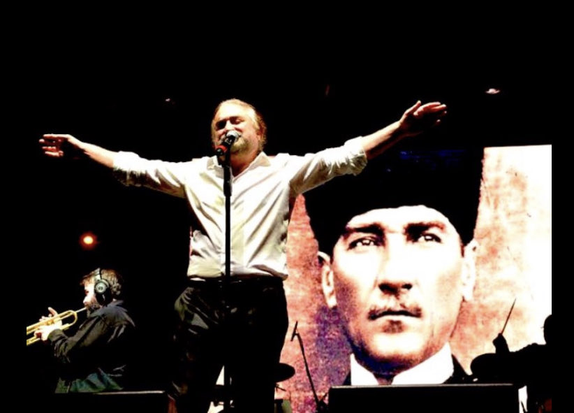 Atatürk ve Cumhuriyet sevdalısı değerli sanatçımız Volkan Konak'ı kaybetmenin derin üzüntüsünü yaşıyoruz. Güzel insan unutulmayacaksın😔😔kuzeyin oğlu..