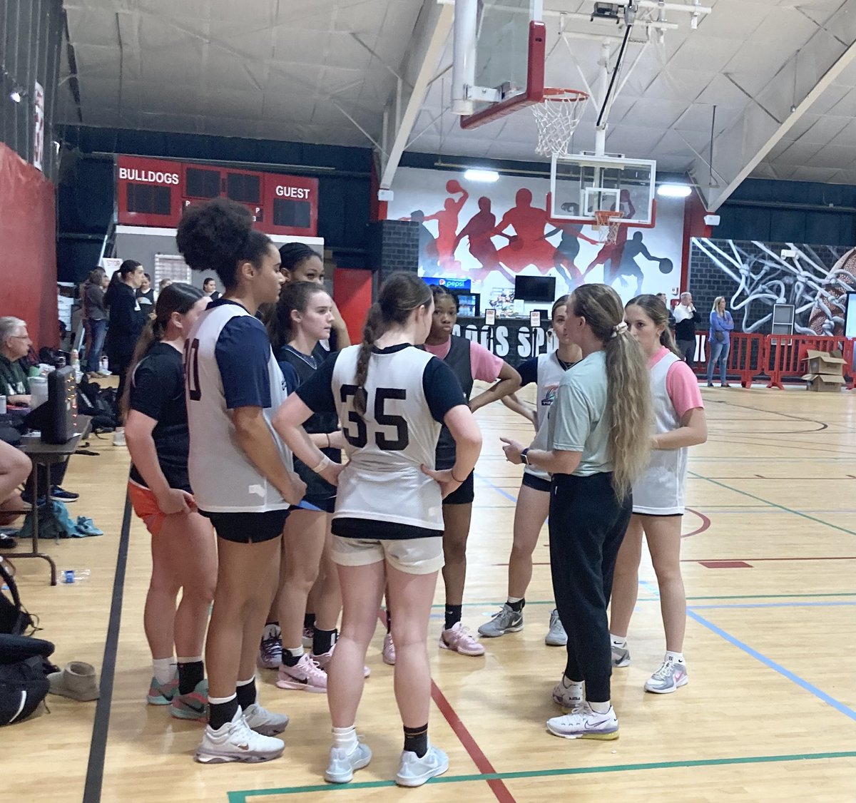 We are back🏀🔥
In the gym at @Binghamtonbulldogs sports complex, 4 teams with players from 2 states, 3 sections and several sectional &amp; regional championship HS programs💪🏻👀 Truly representing the Tiers🙌🏻
#TWINTIERELITE