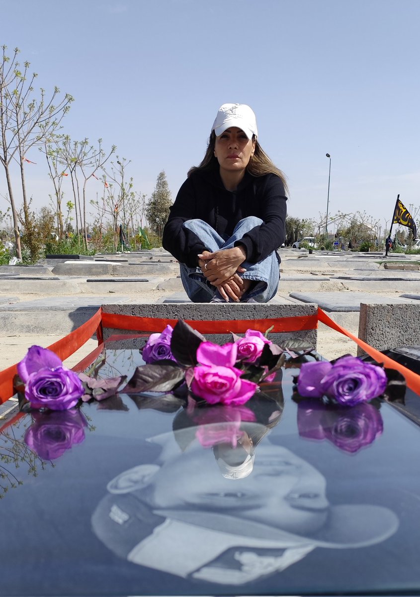 MahdaviLeily's tweet image. من صدای اعتراض ظلم هستم و هیچوقت سکوت نخواهم کرد حتی اگر در بدترین حالت خفقان سکوت وسانسور وبدترین حالت امنیتی باشم من لحظه ای سکوت نمیکنم من هستم باقدرت باوجود سنگین ترین غم در سینه ام. من خود اعتراض هستم با اقتدار بیشتر
#سیاوش_محمودی