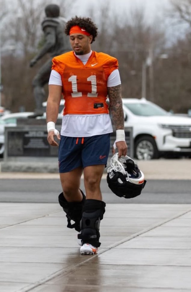 My twins!! 5yr apart!!! 😂💪🏽🙏🏽🤲🏽           one 6-1 195 other 6-4 265