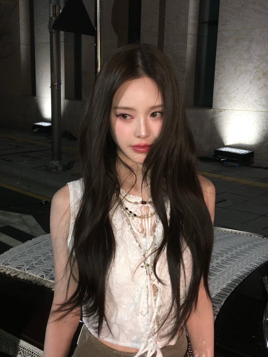 izME📮] naya、私たちのSIGN受け取った?🤍 #izna #이즈나 #BANGJEEMIN