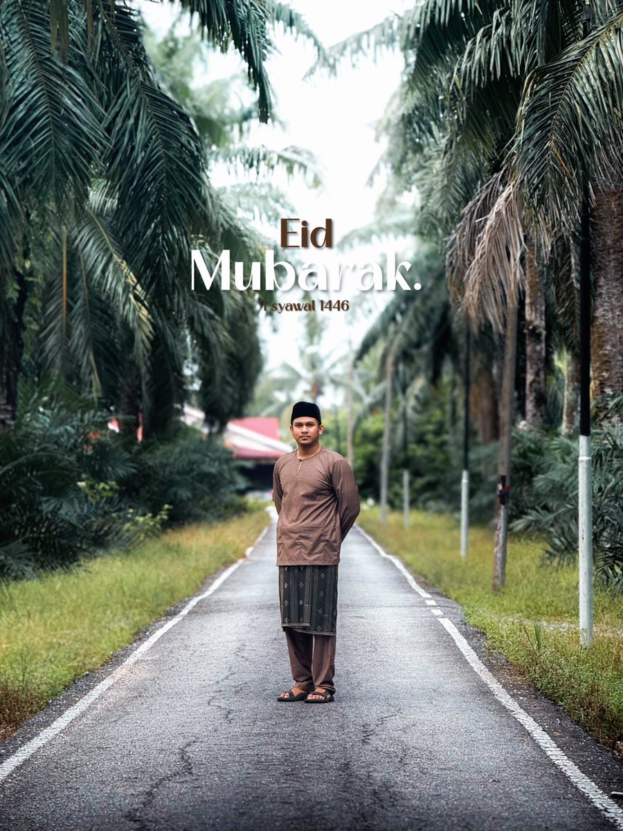 naivefhn's tweet photo. Selamat Hari Raya Everyone! https://t.co/2mCkjigZ5R