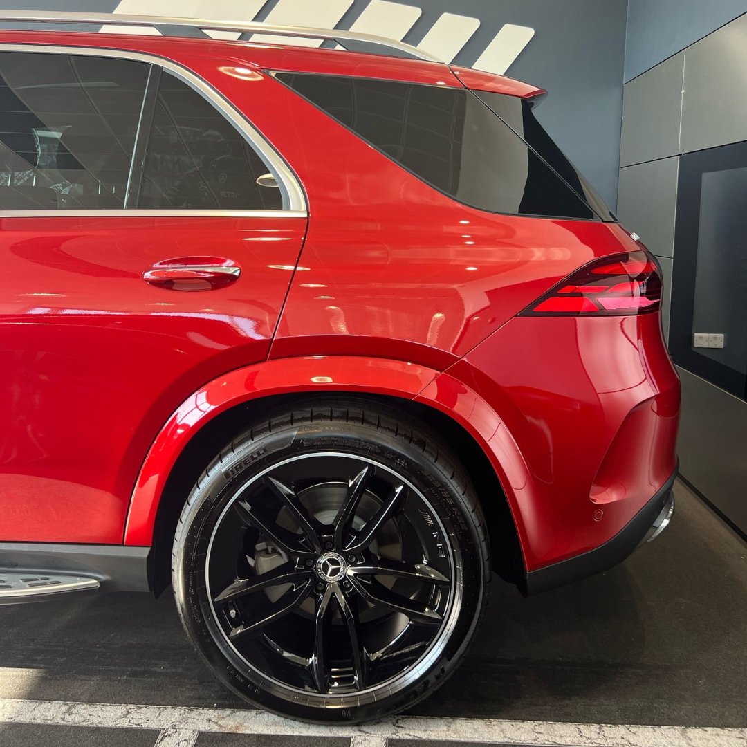Our Retailers are full of the bright colours of Spring! ❤️

This GLE 450d in Hyacinth Red Metallic is a real eye-catcher.

#gle #mercedesbenz #mercedes #mercedesgle #suv #newcar