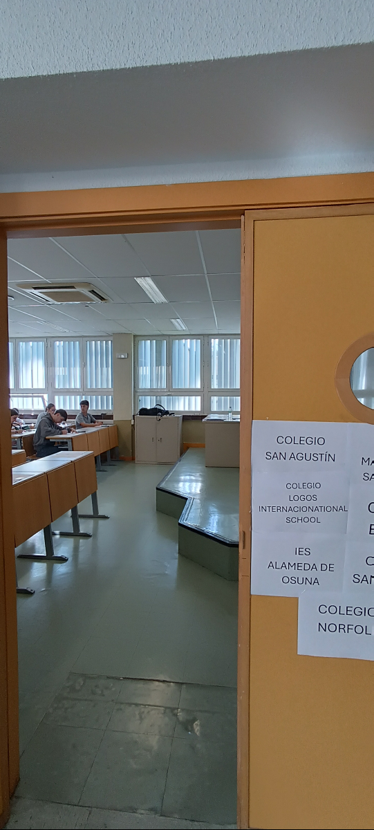 ✅ Nicolás, Alba, David, Paula, Cristina, Enrique y Claudia, alumnos de 2° Bachillerato, han participado en la XVI OLIMPIADA DE ECONOMÍA. De 300 competidores, ilusionados por la economía, saldrán los elegidos para la fase nacional.

¡Gracias por participar! ¡Economistas a tope!