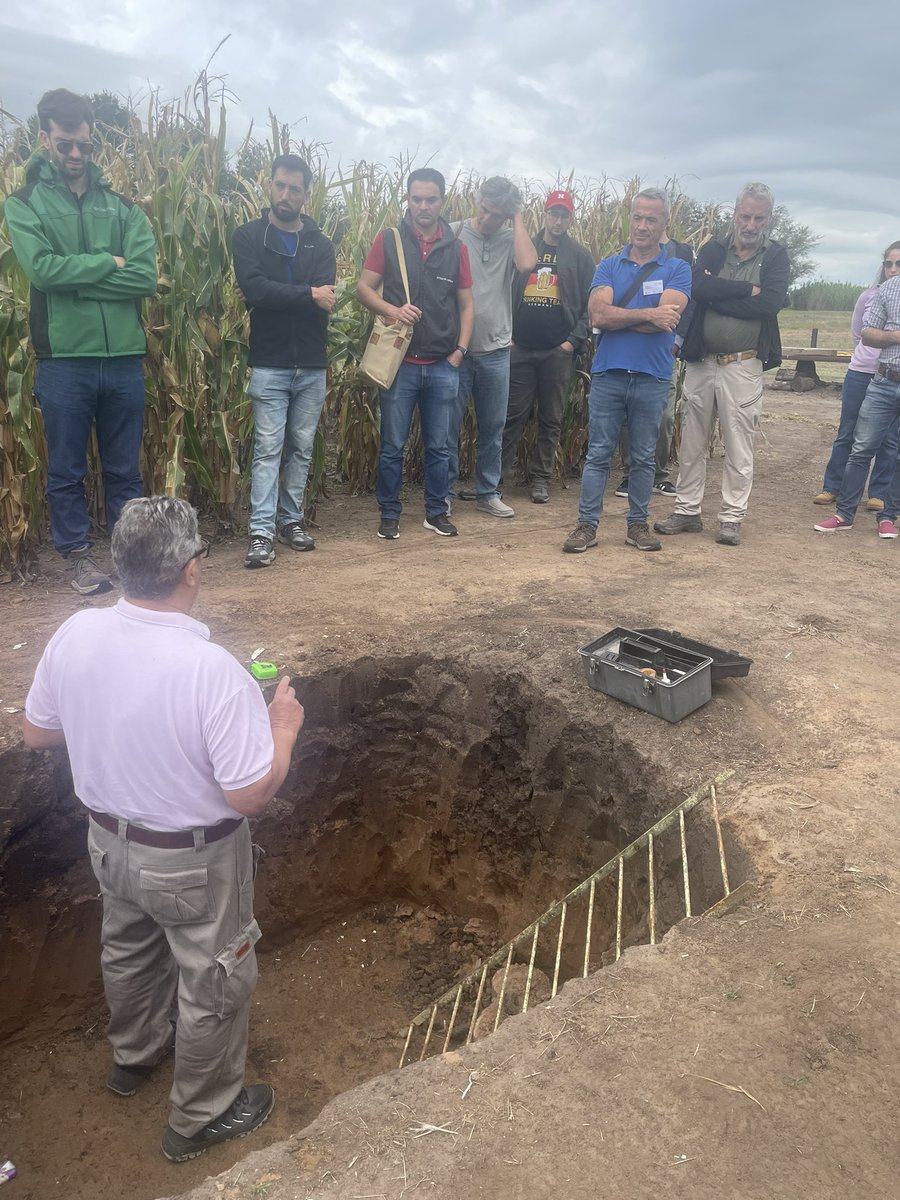 LopezdeSabando's tweet photo. Retratos de la 13ra Jornada de Intercambio Académico Público-Privado realizada en Fac Agronomía UNICEN @UNICEN_Oficial en conjunto con @AgronomiaUBA y @AgroBayerAR https://t.co/F44xn9Z29W