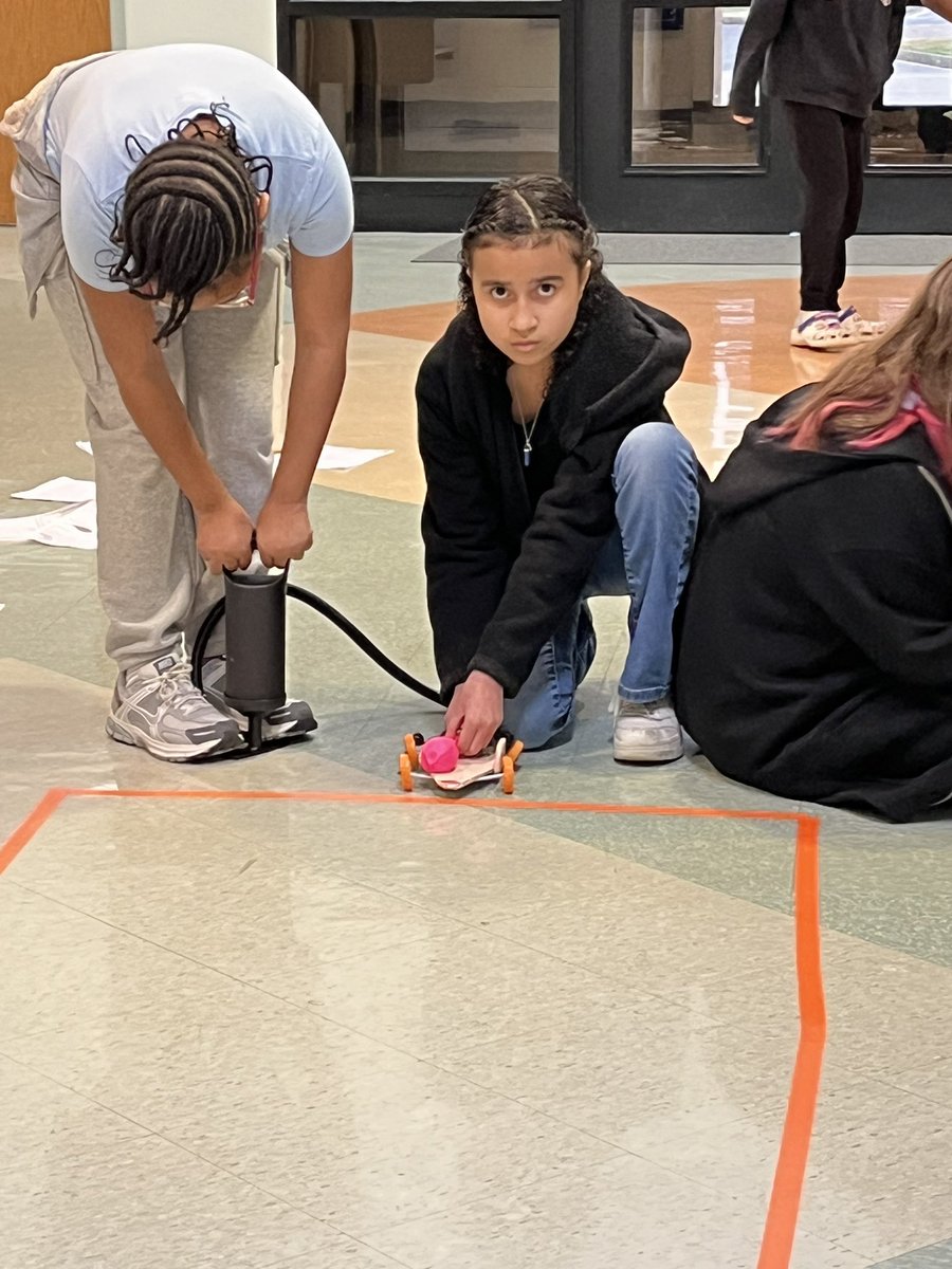 SteamMrs's tweet image. 5th grade balloon car races. Congrats the our girls team with car 476. #steam @lopatsd @Mr_Bonney_Lopat