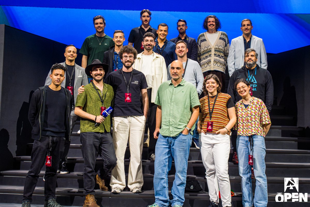 ghazzMedia's tweet photo. Esta BLAST foi um novo desafio para mim enquanto responsável por toda a produção RTP Arena num evento desta escala.

Ver toda esta equipa incrível a trabalhar com gosto ao longo dos três dias deixou-me não só orgulhoso, mas também descansado por sentir que esteve tudo super bem entregue do início ao fim.

Obrigado a todas as pessoas que apareceram na MEO Arena, e um obrigado muito, muito especial a esta equipa da @rtparena 💙

📸 @itsmeERROR