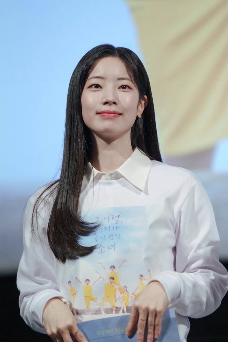 twicerunner's tweet image. 250226 트와이스 다현
"그시절, 우리가 좋아했던 소녀" 무대인사
#트와이스 #다현 #TWICE #DAHYUN
#그시절우리가좋아했던소녀
#YouAretheAppleofMyEye