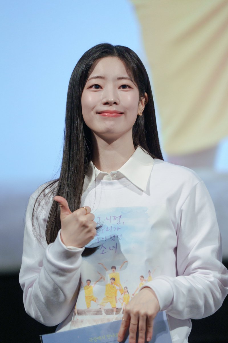twicerunner's tweet image. 250226 트와이스 다현
"그시절, 우리가 좋아했던 소녀" 무대인사
#트와이스 #다현 #TWICE #DAHYUN
#그시절우리가좋아했던소녀
#YouAretheAppleofMyEye