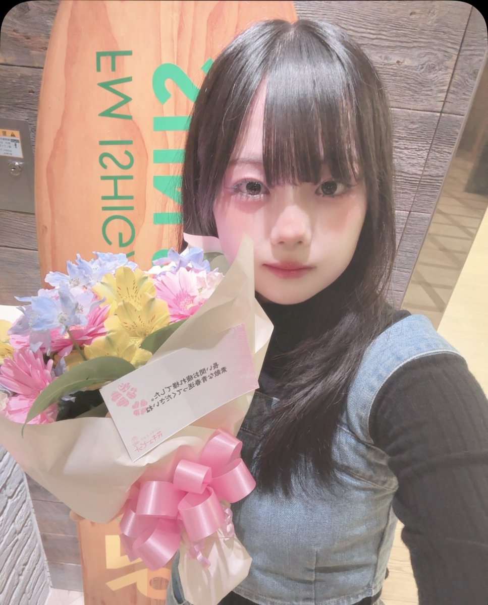 coa_0611's tweet photo. 癒仙さん花束ありがとうございます😭
とても綺麗な花嬉しいです💞
これからも夢に向かって努力し続けるので
応援お願いします！！！！
#kihat
#コア
#石垣島
#癒仙さんありがとうございます https://t.co/9TZCL2gAd2