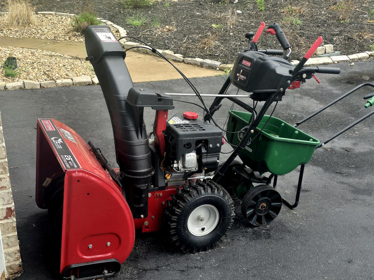 RandiNaughton's tweet image. That's it, I'm calling it!  This sucker is going back into the basement!
#byewinter 
#stlwx
#mowx