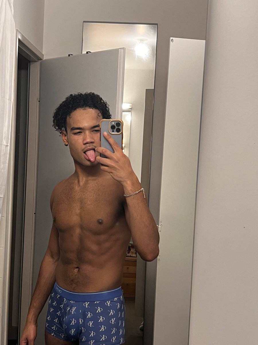 ZenDabboy's tweet photo. Je vous partage mon lien ultraviolet un nouveau réseau social où je mettrais tout contenu un peu plus hot 💦

https://t.co/Kx3TzpvSTy https://t.co/ZRd7XnE1kJ