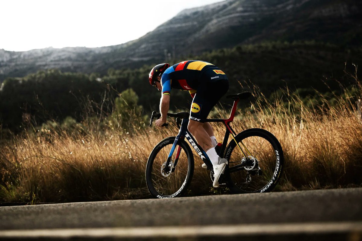 The latest Trek Madone blends low weight and aerodynamics for all-round riding bliss. Designed with input from the world’s top racers, it’s fast wherever you ride it, whether you’re powering up climbs or sprinting across the finish line. bicycling.co.za/bikes-gear/bik…