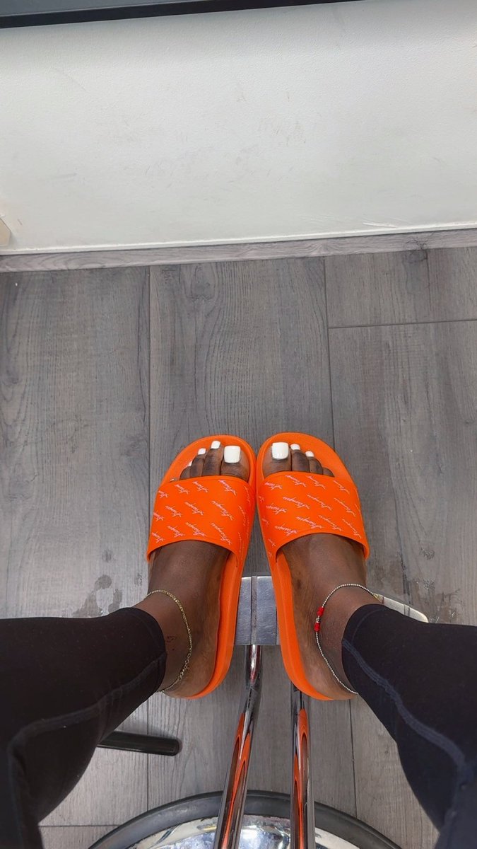 strangerstdku's tweet image. STRANGERS CURSIVE SLIDES 🧡

COLOR : NEON ORANGE