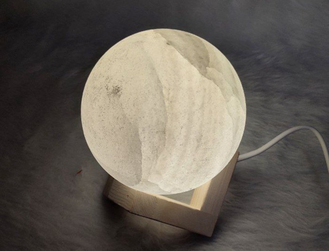 من اینو امروز خودم پیدا کردم، ببینید قرص ماه کامل کامل هست، جمهوری اسلامی حداقل ۱۴ روز عید رو دیرتر اعلام کرده که حواس ها رو پرت کنه، آریایی نیستی اگه ریتوییت نکنی :)