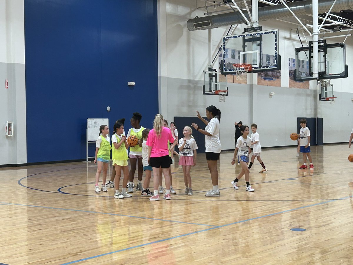 Nikki Person (@nikki309822091) on Twitter photo Giving back…so proud of <a href="/SydneyP_2025/">Sydney Person</a> taking time to help train the younger generation of ballers #shegotgame Giving back…so proud of <a href="/SydneyP_2025/">Sydney Person</a> taking time to help train the younger generation of ballers #shegotgame