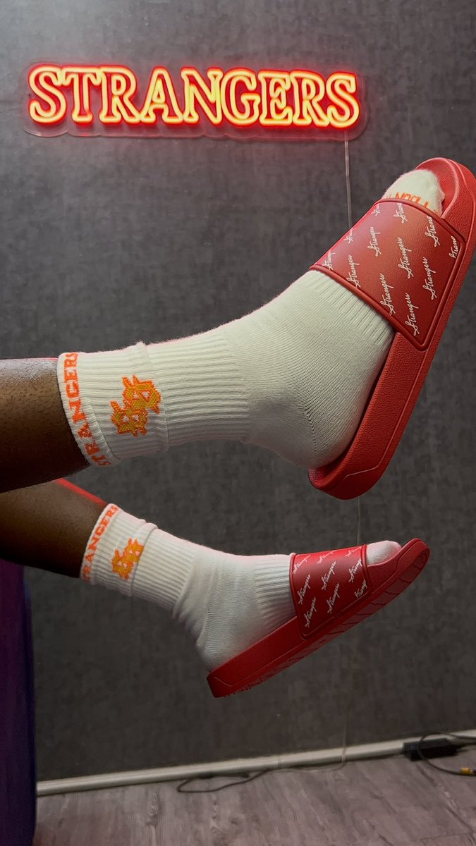 strangerstdku's tweet image. STRANGERS CURSIVE SLIDES ❤️

COLOR : RED