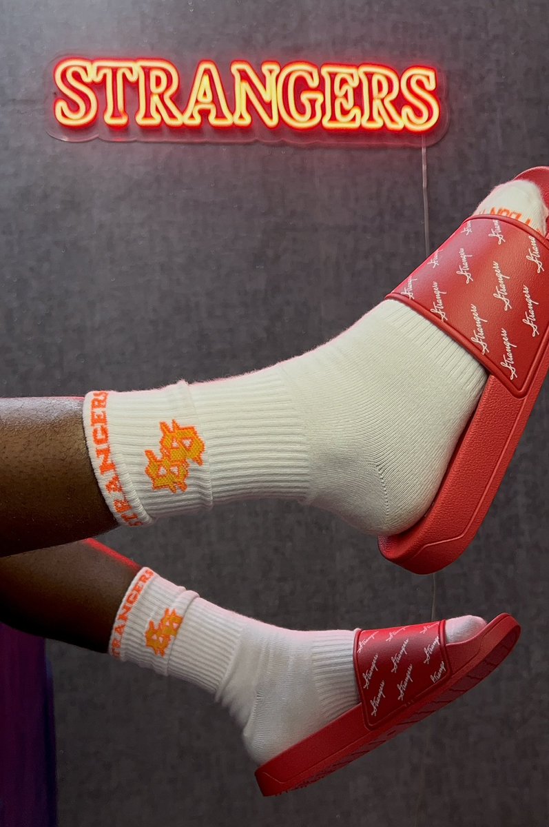 strangerstdku's tweet image. STRANGERS CURSIVE SLIDES ❤️

COLOR : RED