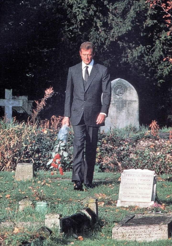 JBondPersuader's tweet photo. This was as much reference to previous James Bond films as we needed. https://t.co/zKDD4qiczJ