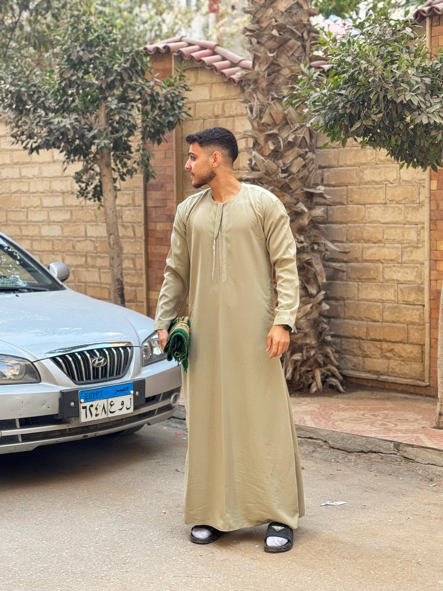 الاختراع الجديد 
جلبية ب البيستاشيو 😂
عيد مبارك 🥰❤