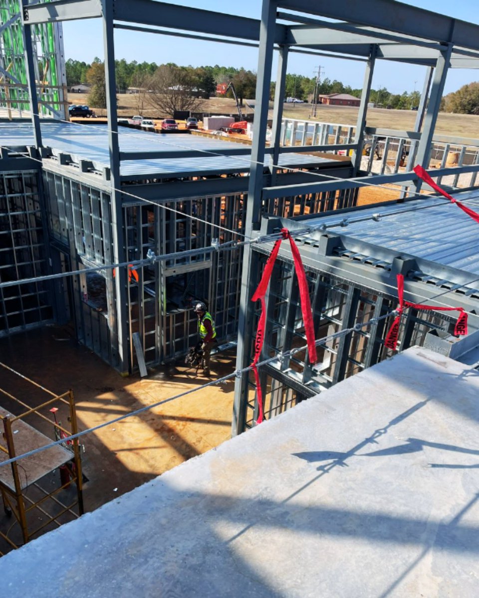 CDFLPlus's tweet image. Progress Update📢

Advanced Individual Training Complex at Fort Novosel, Alabama📍

The exterior brick work is underway, and all structural elements are in place. Looking good!  #TeamCDFL #BuildingProgress