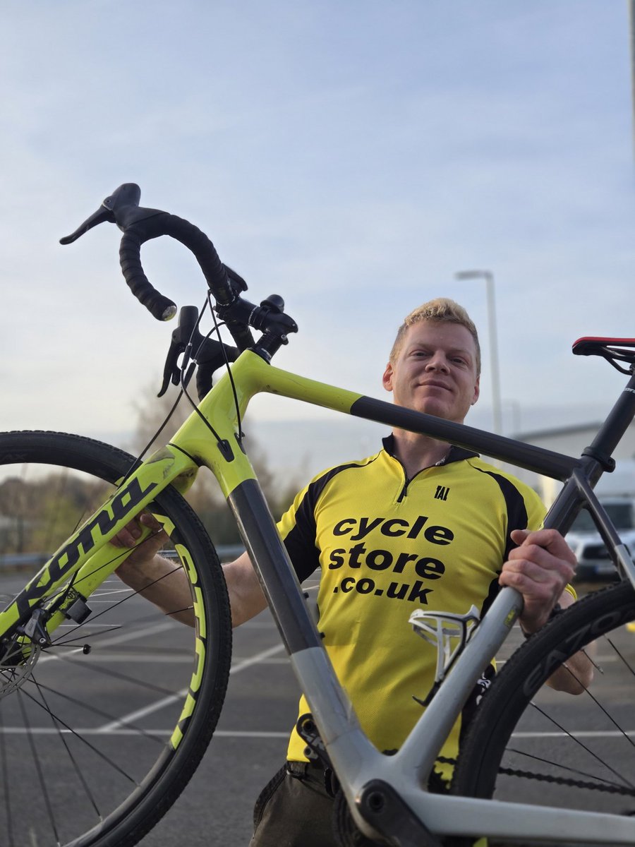 Finally get the hour back and it's light enough to cycle commute again 😍
Really miss this through winter. Before I raced engines I raced every type of push bike from velodrome to dh.
Huge thanks to <a href="/cyclestore/">cyclestore</a> for supporting my racing &amp; training for so many years,big love 🙏🏻 ❤️