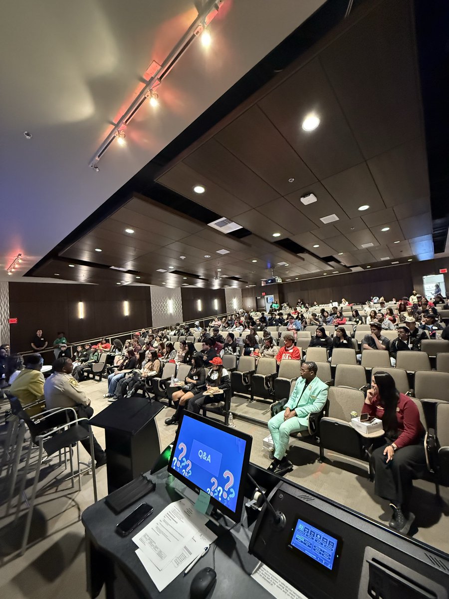 CIS_Nevada's tweet photo. We recently wrapped our Jr Career Speaker Series, which shares career info with students. 👏Thanks to @NevadaStateU for a tour &amp; to speakers @LVMPD, @UFC, @RosemanUHS, @NVNationalGuard, Vegas-Real Estate/content creation, Andre’s Mortuary, @LasVegasMakeup &amp; artist Chase Mccurdy. https://t.co/J4PUPTt3Zd