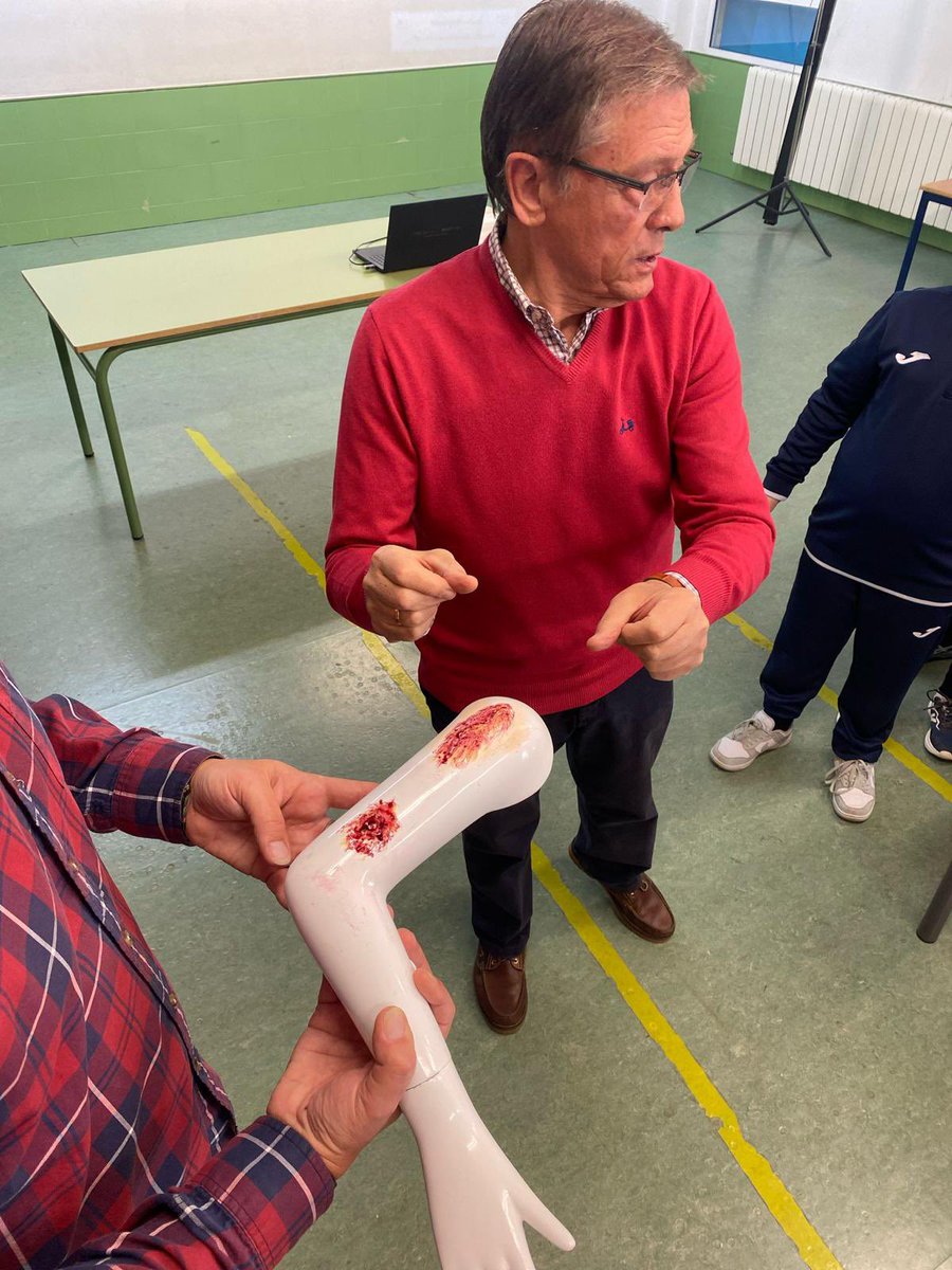 CEIP_AnaCaicedo's tweet image. 🎬🎞️EL CINE POR DENTRO🎞️🎬

El viernes, el alumnado de 3º y 4º de primaria asistieron a una actividad interesantísima sobre el cine y el maquillaje. 
¡Mil gracias a las personas que lo hicieron posible!

#CEIPAnaCaicedo
#Cine    
#QueNoTeLoCuenten