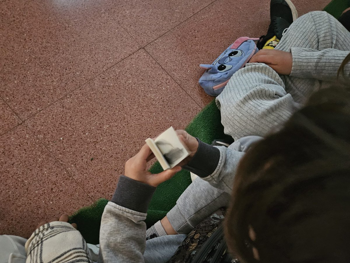 CEIP_AnaCaicedo's tweet image. 🎬🎞️EL CINE POR DENTRO🎞️🎬

El viernes, el alumnado de 3º y 4º de primaria asistieron a una actividad interesantísima sobre el cine y el maquillaje. 
¡Mil gracias a las personas que lo hicieron posible!

#CEIPAnaCaicedo
#Cine    
#QueNoTeLoCuenten