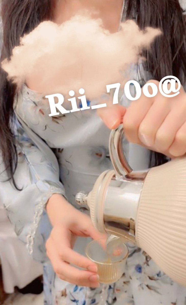 ،،

المعايد بالقلوب أصدق من معايد الأيادي 
اسمحي لي كل عيد ، أعايدك وأنت بعيد♥️

 #عاد_عيدك_حبيبي