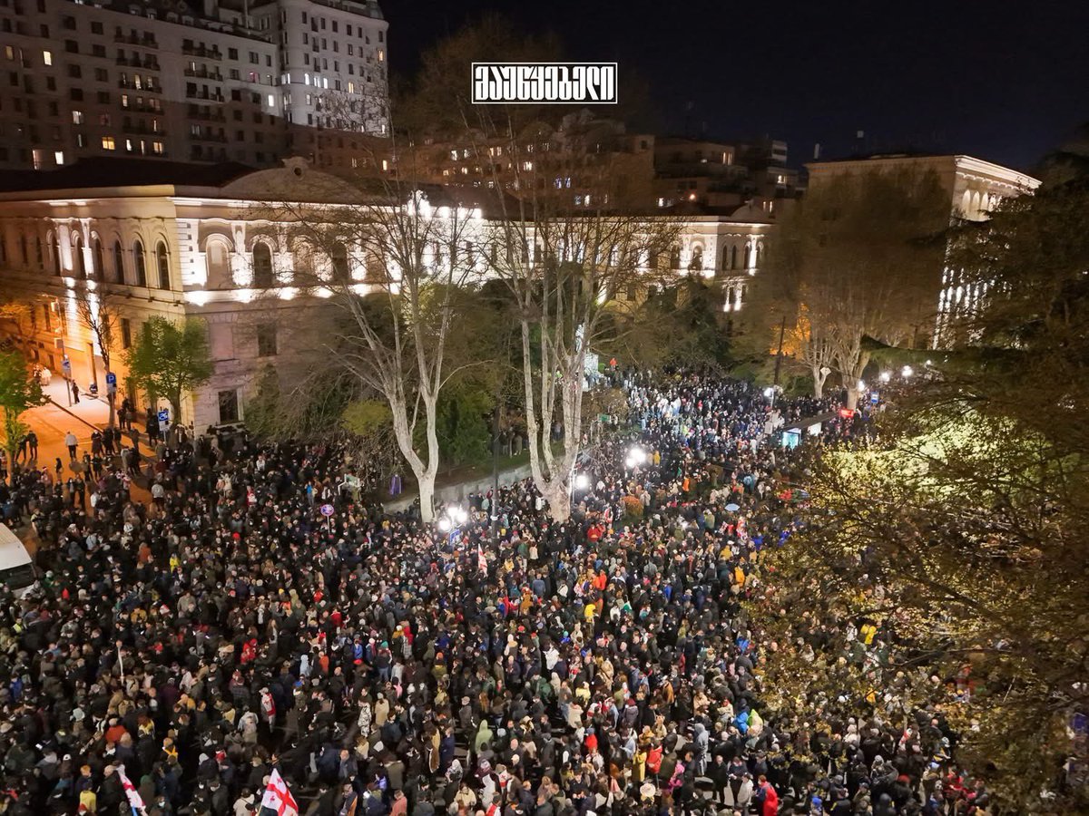 🇬🇪 Tbilisi today: Day 124 of nonstop nationwide protests. 34 years ago today  99.08% of Georgians said Yes to independence from the USSR. Photos: Mautskebeli