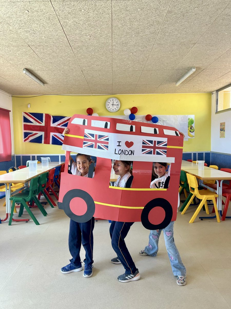 🇪🇸 ¡Londres en el cole! 🇬🇧
¡Una jornada llena de gastronomía, cultura y diversión!  

🇫🇷 🇬🇧 Londres à l'école ! 🚌
Une journée pleine de nourriture, de culture et du plaisir!