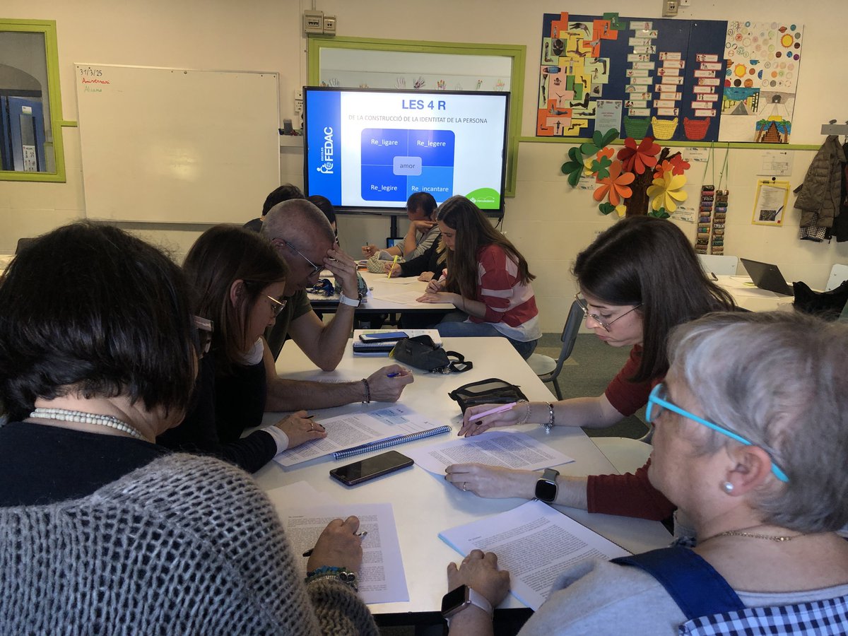 Seguim aprofundint com a comunitat educativa en la nova narrativa TUtòpica.
Fent-nos preguntes de sentit que ens porten a replantejar-nos paradigmes i conèixer per (des)aprendre diferents tradicions de saviesa.
#TUtopia 
#identitat
 #idem
#ipse
#4R
#RIMS