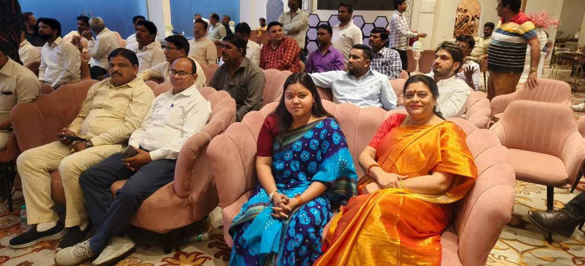 sanjivsharmabjp's tweet image. आज &quot;8 साल बेमिसाल&quot; कार्यक्रम के अंतर्गत संगठन बैठक में शामिल होने का अवसर मिला।
यह बैठक पटेल मार्ग स्थित बैंक्वेट में आयोजित की गई, जहां संगठन को और अधिक सशक्त बनाने को लेकर महत्वपूर्ण चर्चा हुई।

#8साल_बेमिसाल #SanjeevSharma #BJP #Ghaziabad #SevaSushasanSuraksha