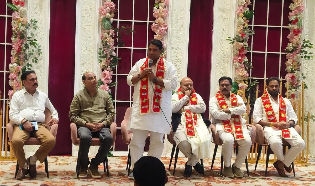 sanjivsharmabjp's tweet image. आज &quot;8 साल बेमिसाल&quot; कार्यक्रम के अंतर्गत संगठन बैठक में शामिल होने का अवसर मिला।
यह बैठक पटेल मार्ग स्थित बैंक्वेट में आयोजित की गई, जहां संगठन को और अधिक सशक्त बनाने को लेकर महत्वपूर्ण चर्चा हुई।

#8साल_बेमिसाल #SanjeevSharma #BJP #Ghaziabad #SevaSushasanSuraksha